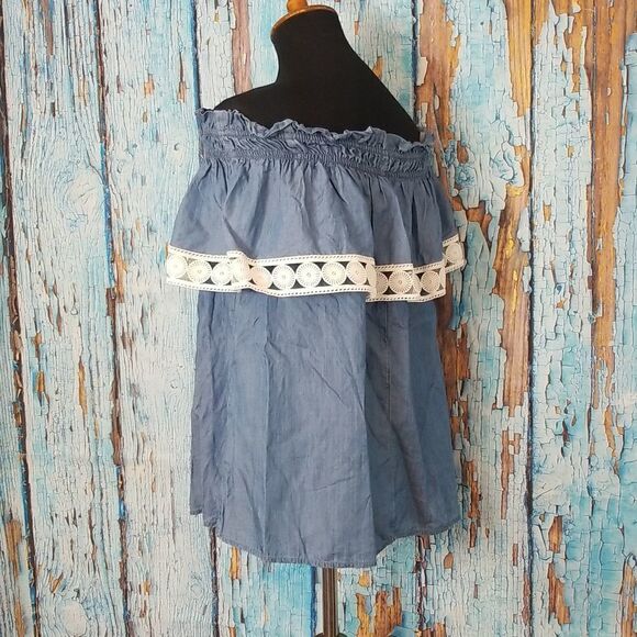 Crown & Ivy Chambray off shoulder top - Picture 8 of 10